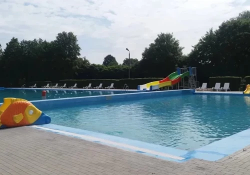 Ruszyły przygotowania do sezonu na basenie odkrytym w Ciechanowie. Ważny apel do mieszkańców