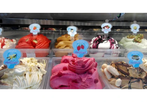 Ekspertka wyjaśnia, jak się nie pomylić i kupić prawdziwe, naturalne lody zamiast podróbki