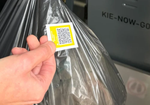 Tajemnicze kody QR na polskim osiedlu. Nie będziesz już anonimowy