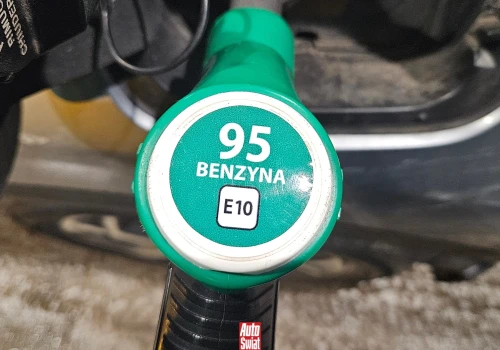 Zapytałem mechaników, czy benzyna E10 niszczy silnik. 