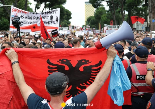 Protesty w Albanii nie słabną. Megaprojekt zięcia Trumpa może storpedować unijną przyszłość kraju
