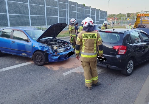 Z ostatniej chwili: Zderzenie czterech aut. Jedna osoba zabrana do szpitala – foto