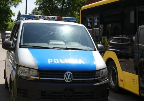 Awantura w autobusie w Radzionkowie. Mężczyzna nękał przerażone dziecko