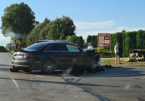 Zderzenie Audi z Nissanem w Strzyżewicach. Jeden z kierowców nie ustąpił pierwszeństwa