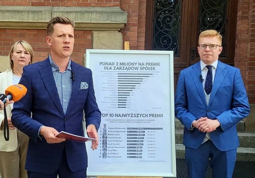 Wielomilionowe straty i gigantyczne nagrody. Tak zarabiają ludzie Dulkiewicz