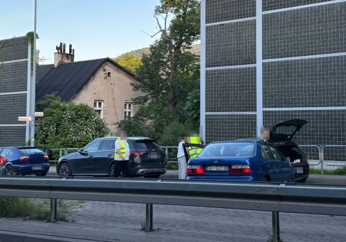 Senior za kierownicą i niebezpieczne manewry. Niezrozumiała decyzja policjantów