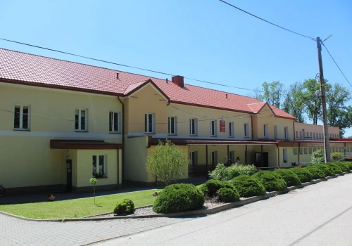 Chroberz z dużą inwestycją – remont historycznej dozorcówki i nowa strefa wypoczynku