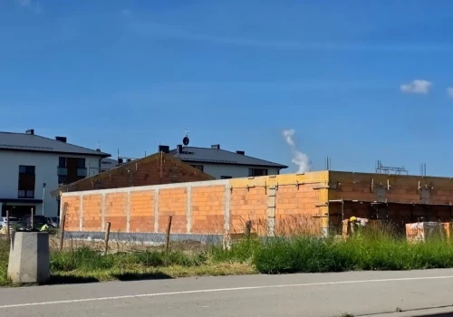 Budowa sklepu Dino przy Geosferze idzie w szybkim tempie. Są już ściany sklepu