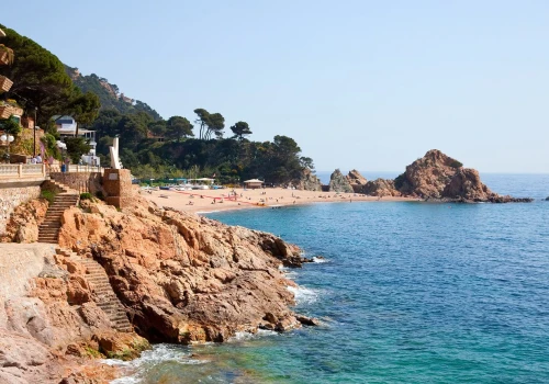 Nie Costa Brava, lecz ten region przyciąga turystów. 28 stopni i niecałe 1,8 tys. zł za 9 dni