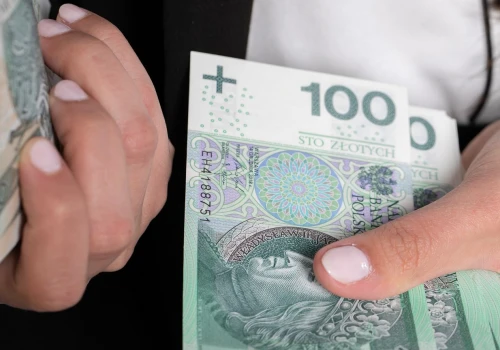 800 zł dla dzieci na wakacje. Pieniądze otrzyma tylko ta grupa. Reszta jest poza programem