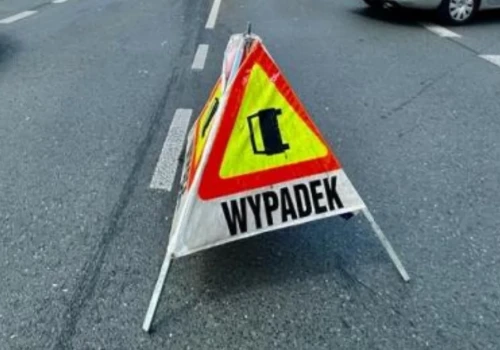 17-latek bez wymaganych uprawnień kierował autem i spowodował kolizję. Przewoził troje pasażerów