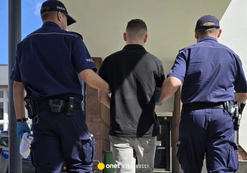 Chwile grozy w Częstochowie. W masce karnawałowej i z nożem wziął zakładnika