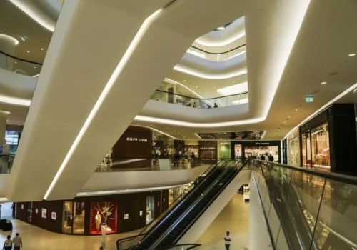 Centra handlowe notują spadki po roku wzrostów. Czym jest to spowodowane?