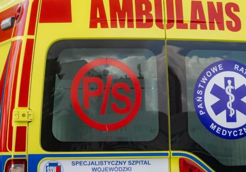 Karetka utknęła w zaspie, jadąc do pacjenta. Sprawą zajmuje się prokuratura w Ciechanowie