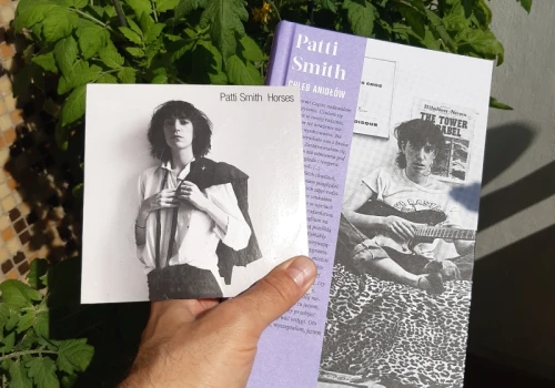 Wspomnienia rockowej poetki, czyli “Chleb aniołów” Patti Smith