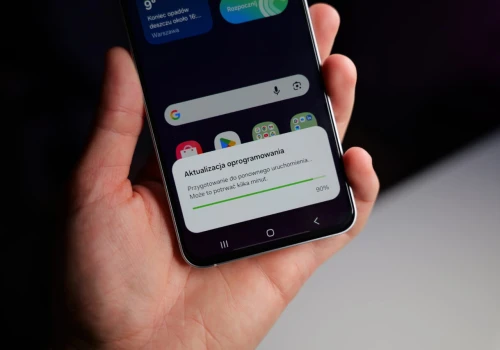 Samsung aktualizuje kolejne smartfony. Nowy pakiet trafia już do użytkowników