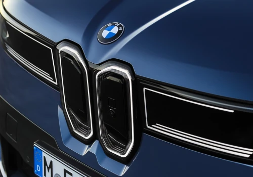Nowy mały SUV BMW przyłapany. Ze wstydu zakrył zęby bobra