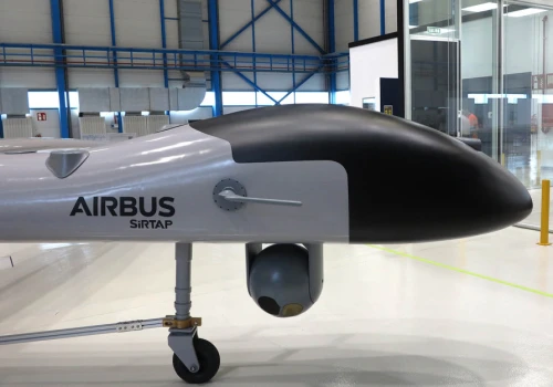 Producent samolotów stawia też na produkcję dronów bojowych