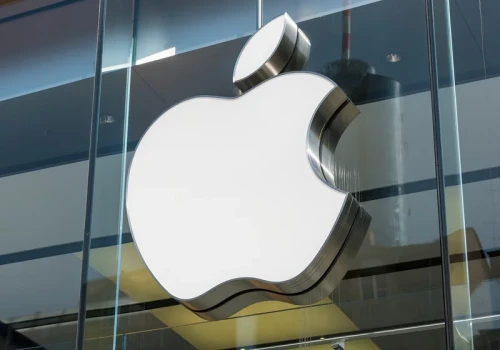 Nowa Siri AI bez Europy. Apple obwinia unijne przepisy, KE odpowiada