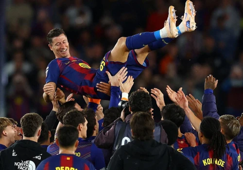 Tak Barcelona nazwała Lewandowskiego i Szczęsnego. Lepiej się nie da