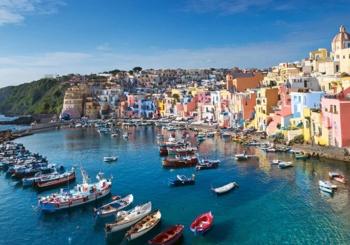 To nie Capri ani Ischia. Najmniejsza z wysp wygląda jak namalowana. Jeden film zmienił wszystko