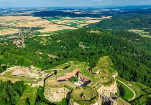SREBRNA GÓRA. Twierdza z dwoma prestiżowymi nagrodami jednego dnia. Kolejny sukces dolnośląskiej atrakcji