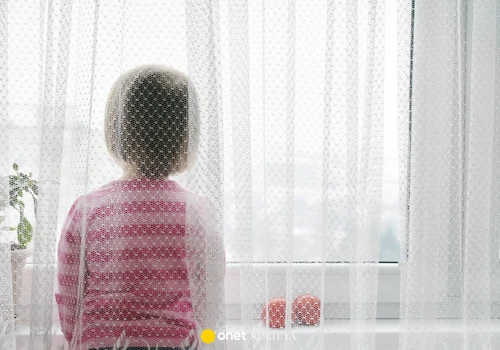 Zaniedbanie emocjonalne – niewidzialne blizny z dzieciństwa. Siedem sygnałów, które mogą świadczyć o braku czułości