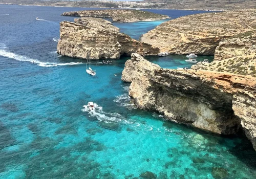 Comino – niewielka wyspa z Błękitną Laguną. Najpiękniejszy zakątek Malty?