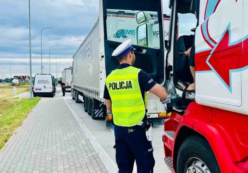 Zielona Góra. Kierowca ciężarówki na S3 dostał dwa mandaty i 24 punkty karne