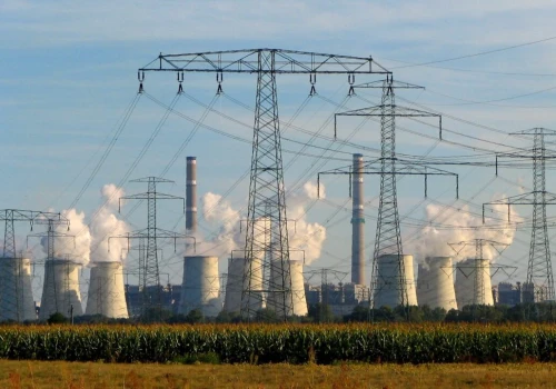 Krajowy Plan w Dziedzinie Energii i Klimatu bez słowa o lokalnych magazynach energii i elektrykach. Mamy płacić i czekać