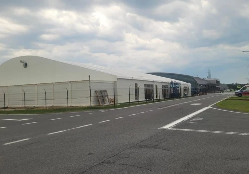 Modlin: Budowa nowego terminala nabiera tempa (zdjęcia)