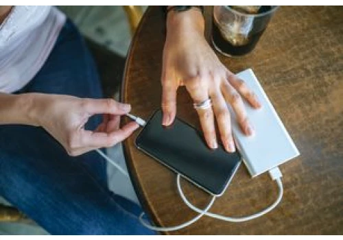 Do ilu procent ładować telefon? Eksperci mówią jasno