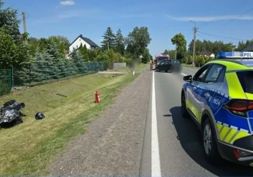 Wypadek w pobliżu Ciechanowa. Samochód zderzył się z motocyklem