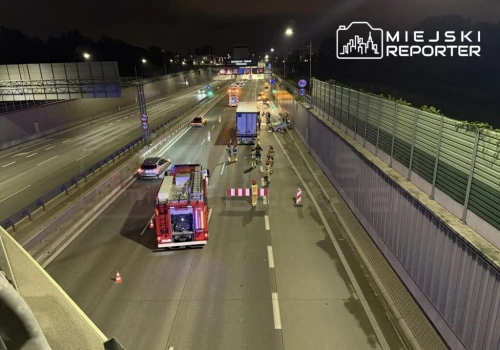 Ciężarówka staranowała przyczepkę drogowców przed tunelem na trasie S2