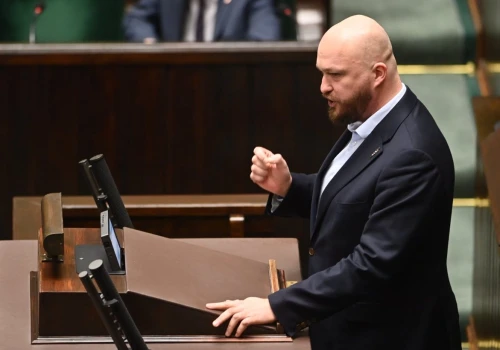 Skandal! Fundacja wspierająca nielegalną imigrację dostała grant od Fundacji PKO Banku Polskiego