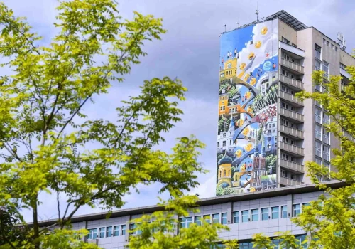 Nowy mural na Pradze przyciąga wzrok. To ponad 600 metrów kwadratowych sztuki w sercu miasta