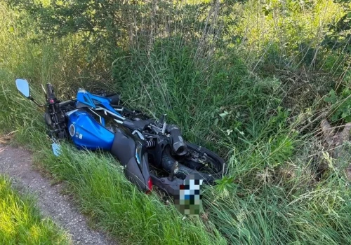 Ucieczka ulicami Legnicy, kradziony motocykl i policyjny pościg zakończony w zaroślach