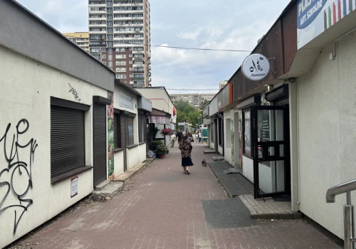 Nie tylko Carrefour znika. Mieszkańcy nie mogli uwierzyć, że to koniec pawilonów