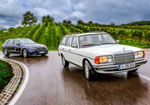 Mercedes 280 TE z 1979 r. spotyka nową klasę E Kombi. Tak zmieniło się duże kombi Mercedesa