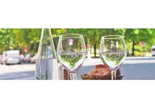 Woda w restauracji za darmo. Właściciele lokali podchodzą do pomysłu z dystansem.