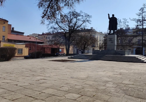 Więcej zieleni i podświetlony pomnik. Wkrótce ruszy przebudowa Placu Drzewnego w Tarnowie