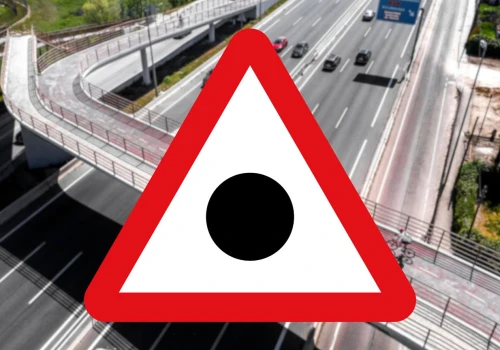 Ma tylko jedną czarną kropkę. Kierowcy często nie mają pojęcia, przed czym ostrzega