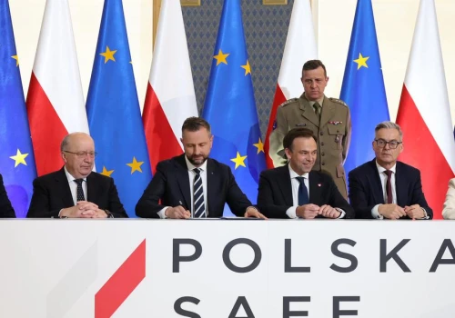 Polska zbrojeniówka rusza na podbój Europy, Velvet Care inwestuje 500 mln zł, a boom na AI napędza TSMC (Najważniejsze informacje dnia)