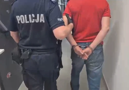 Nietrzeźwy kierowca potrącił policjanta i próbował uciec. Sąd zastosował tymczasowy areszt