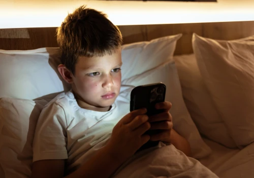Zakaz social mediów dla dzieci poniżej 16 lat? Rząd UK szykuje rewolucję w telefonach