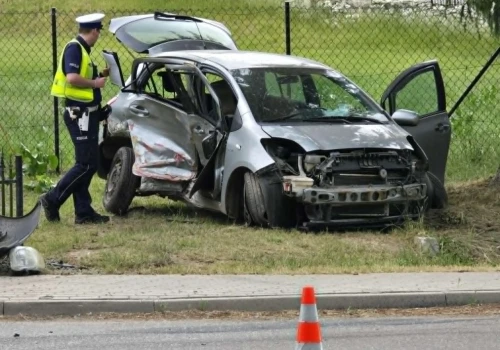 Groźny wypadek w Motyczu, wśród poszkodowanych dziecko. Kierowca nie zauważył znaku stop