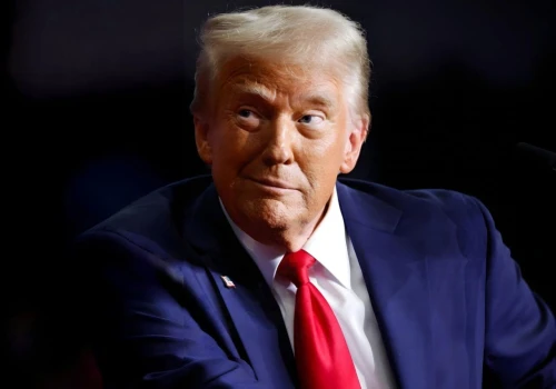 Donald Trump walczy z wiatrakami. I to dosłownie