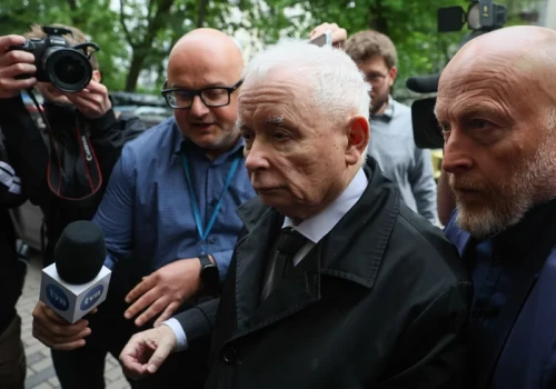 Kaczyński przesłuchiwany przez 9 godzin. Padły mocne słowa po wyjściu z prokuratury