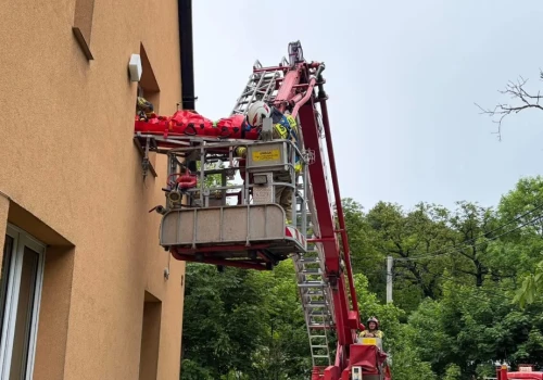 Współpraca, która ratuje życie. Służby przeprowadziły wymagającą ewakuację