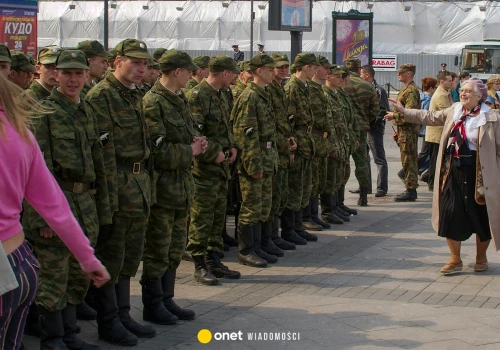 Rosja rozbudowuje bazy przy granicy z NATO. Nowe koszary i tysiące żołnierzy